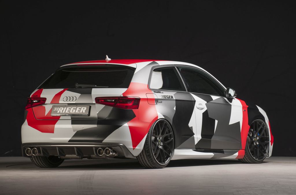 Audi A3 (8V) von hinten mit Rieger Heckeinsatz und Doppelendrohren