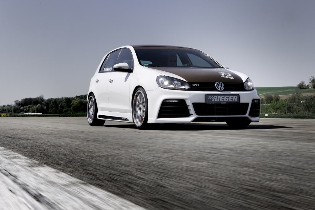 VW Golf 6 GTI mit Rieger Bodykit in Fahrt auf der Teststrecke